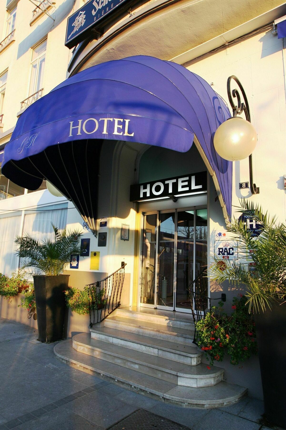 Le Grand Hotel Valenciennes Exterior foto